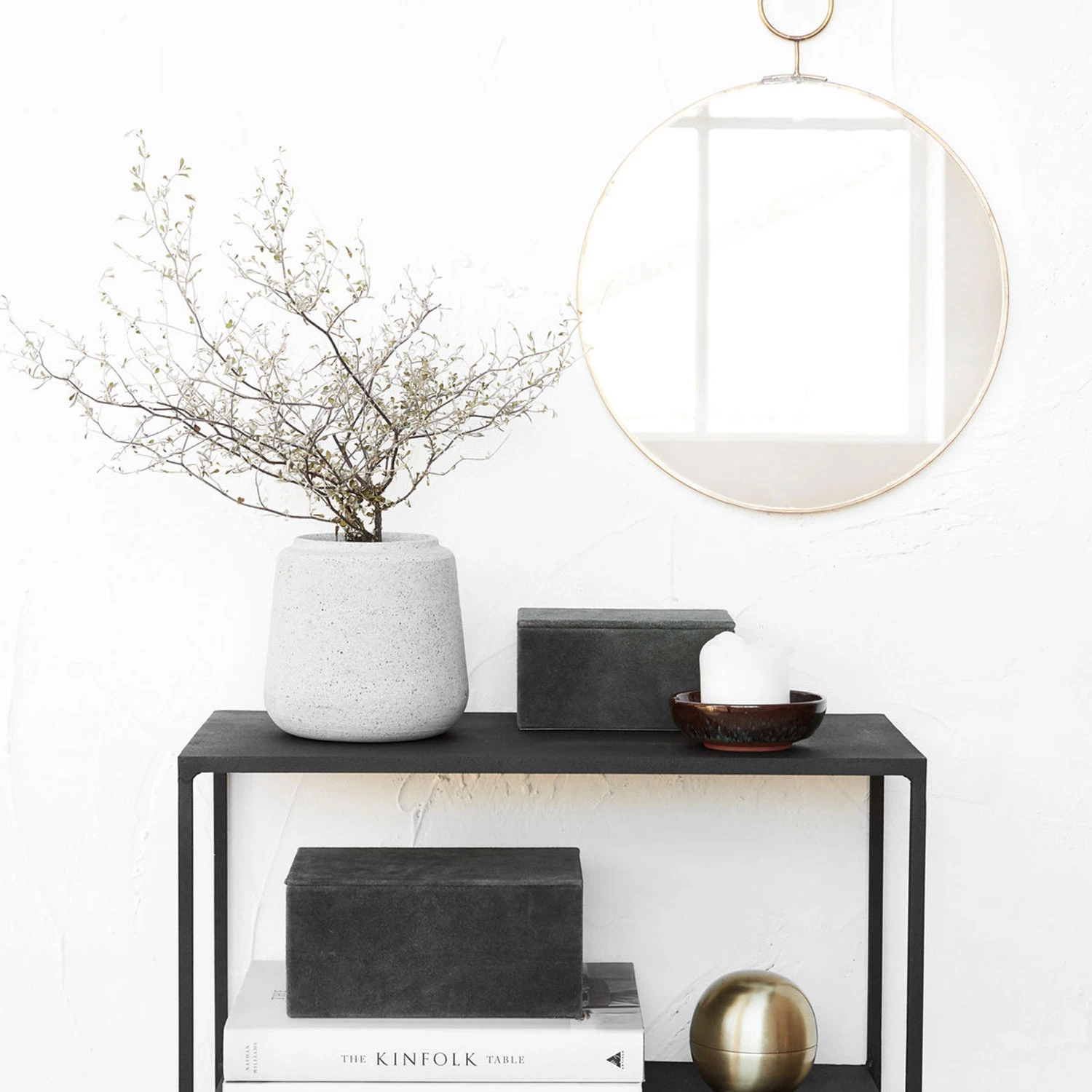 House Doctor The Loop Mirror Ø32cm, Brass 4 House Doctor The Loop Mirror Ø32cm, Brass - Afbeelding 3