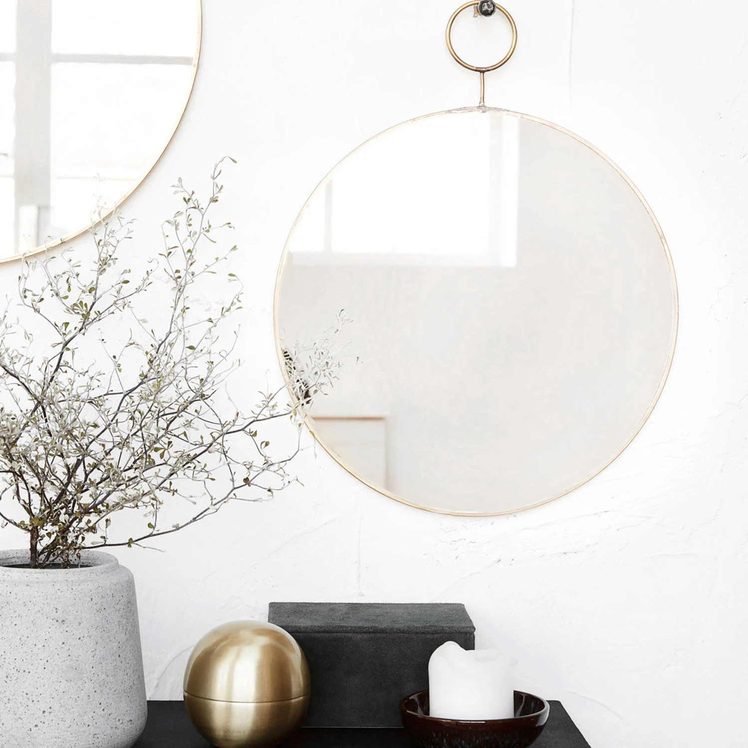 House Doctor The Loop Mirror Ø32cm, Brass 5 House Doctor The Loop Mirror Ø32cm, Brass - Afbeelding 4