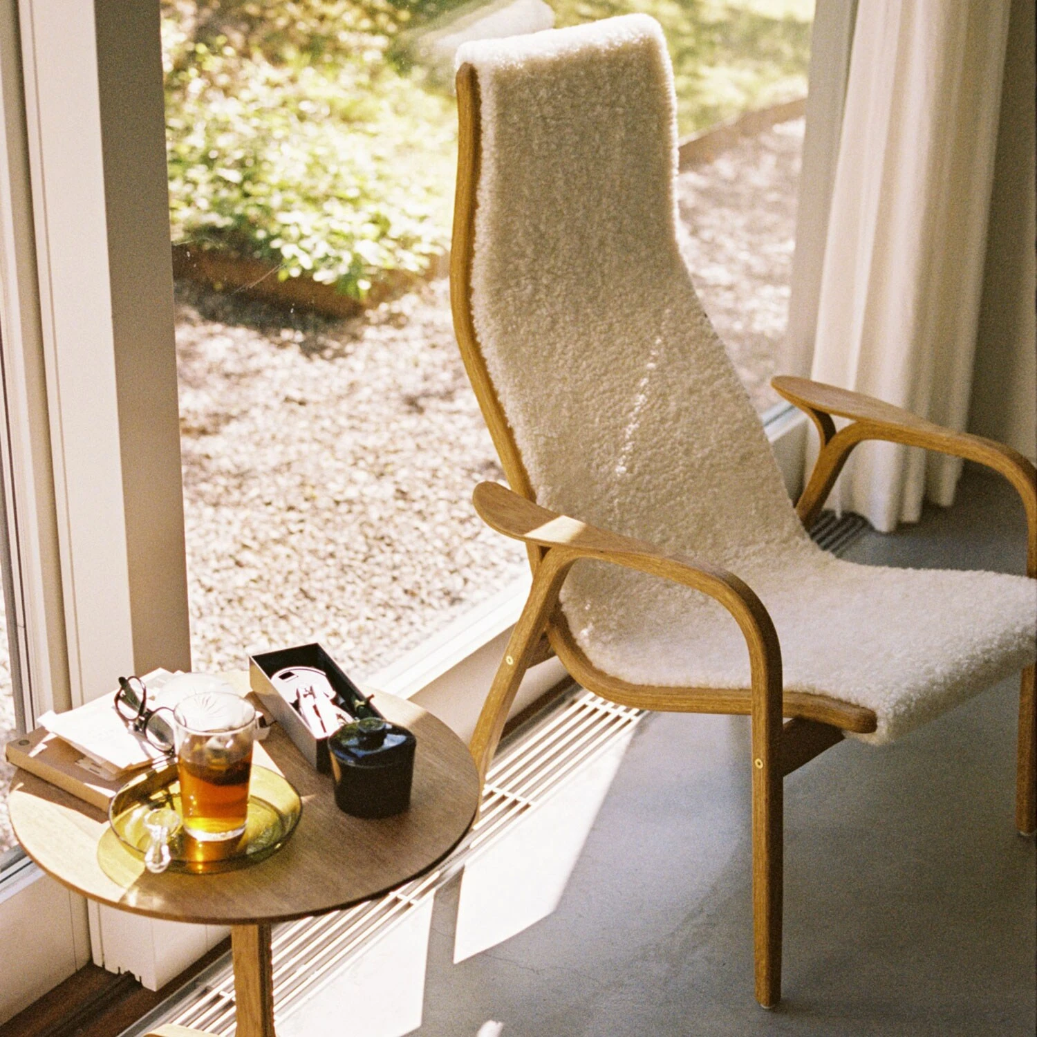 Swedese Lamino Set Schapenvacht/Eiken, Moonlight 4 Swedese Lamino Set Schapenvacht/Eiken, Moonlight - Afbeelding 2